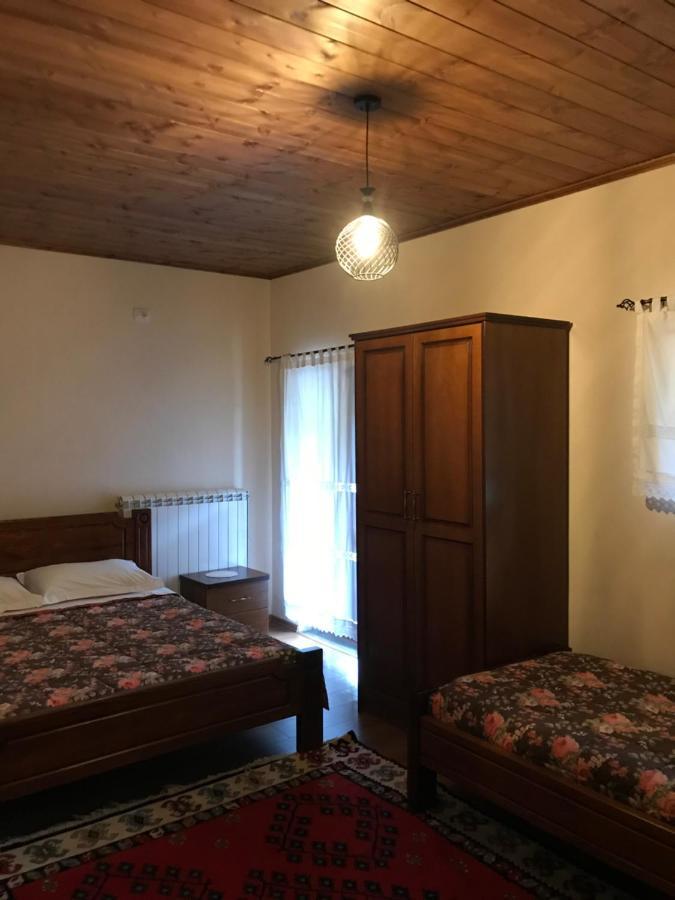 Hostel Bujtina Hader Xhebro *